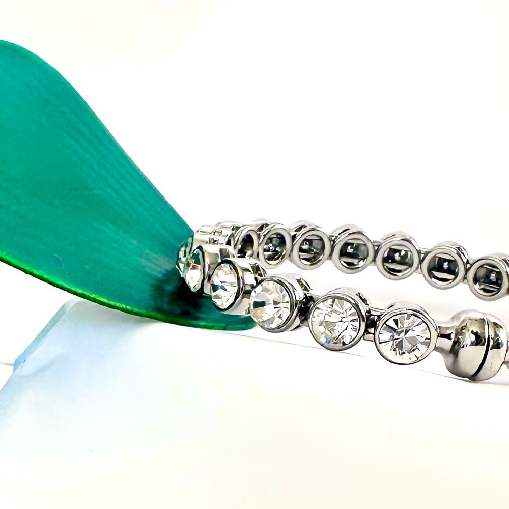 CHICO’s “Rasa” Silver & Crystal Magnetic Closure Bangle Bracelet NWT​ - Picture 3 of 15